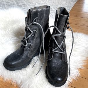 Sorel Joan of Artic Wedge size 6 1/2